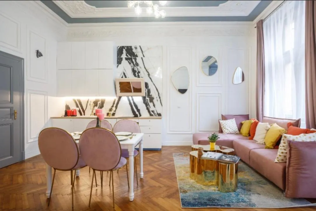 Kontakt z Urban Presidential Suite